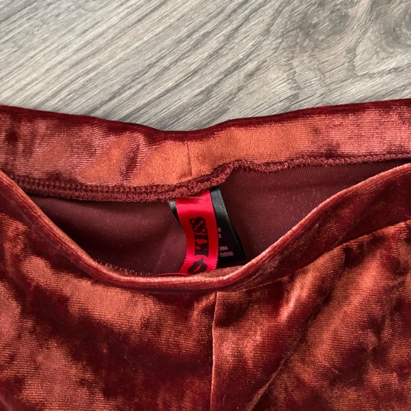 ⭐️Hot Kiss Velvet Flare Pants Rust M NWT - Picture 4 of 4